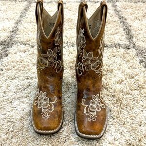 Girls Shyanne cowboy boots size 3
